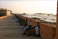 Die Verteidigungslinie der Stadt Essaouira dient heute nur mehr müden Touiristen