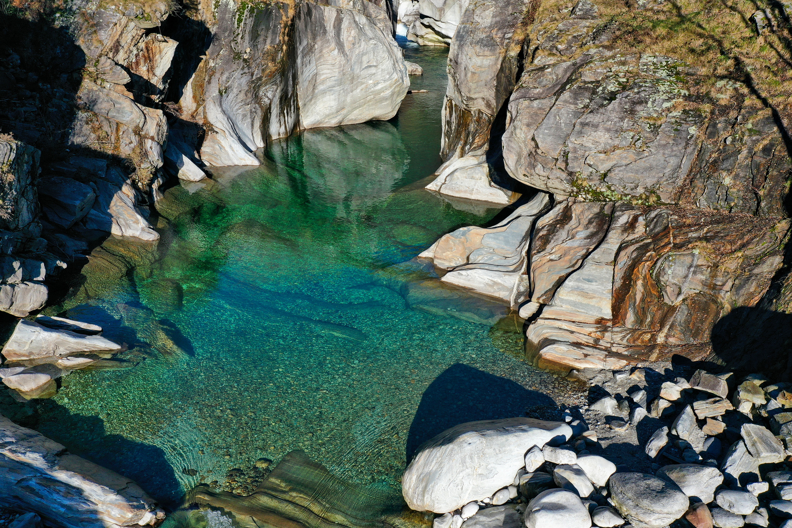 Die Verzasca von oben - In Lavertezzo-3