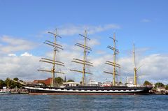 Die Viermastbark "Krusenstern" liegt in Warnemünde