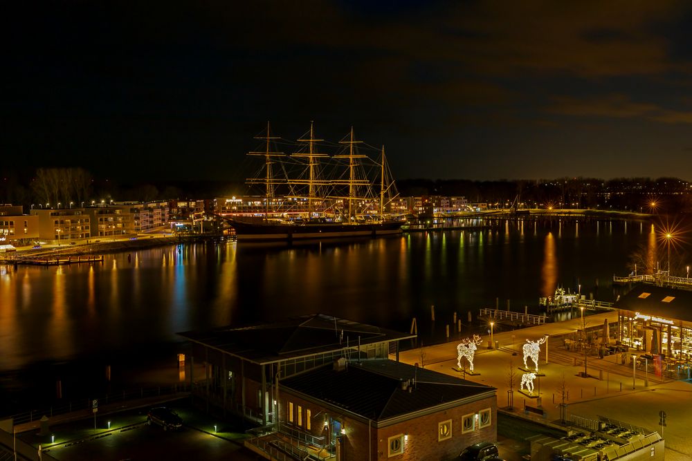 Die Viermastbark Passat an der Priwallpromenade in Travemünde