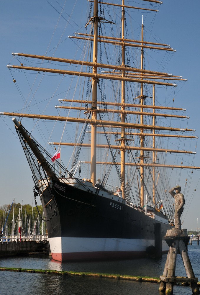 Die Viermastbark "Passat" ist in Travemünde . . .