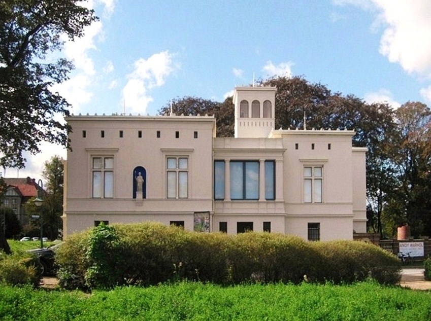 Die Villa Schöningen an der Glienicker Brücke