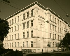 Die Volksschule Bernhardtstalgasse in Favoriten