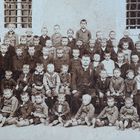 Die Volksschulklasse meines Vaters um 1908