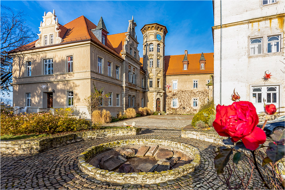 Die Vorderfront vom Schloß in Hohenerxleben