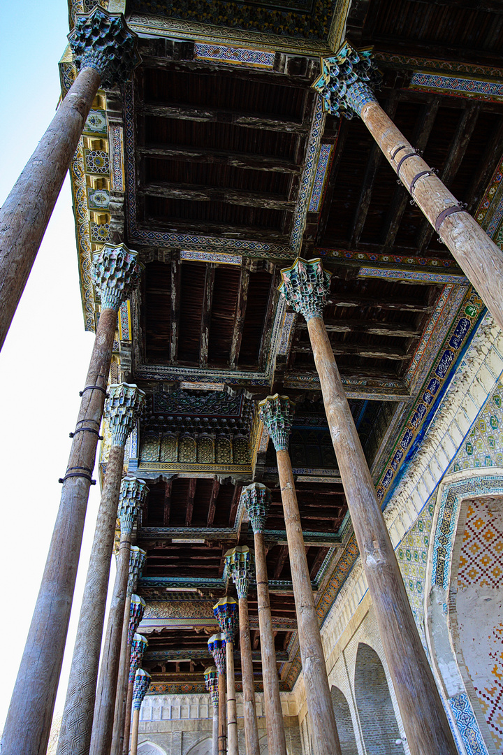 Die Vorhalle der Moschee Bala Haus (1)