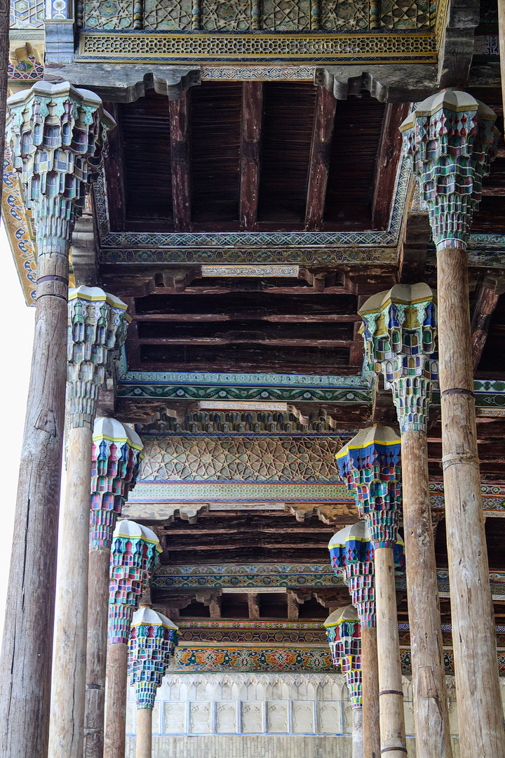 Die Vorhalle der Moschee Bala Haus (2)