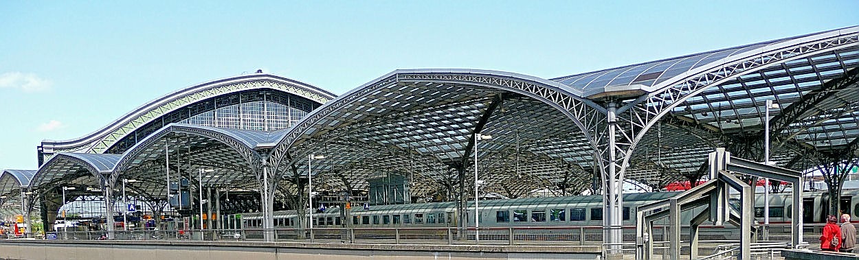 Die Vorhalle des Kölner Hbf