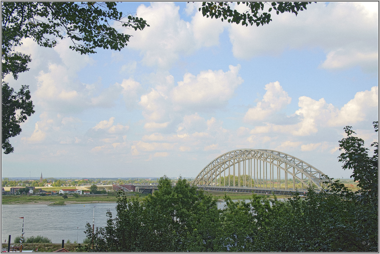 Die Waalbrücke zu Nimwegen