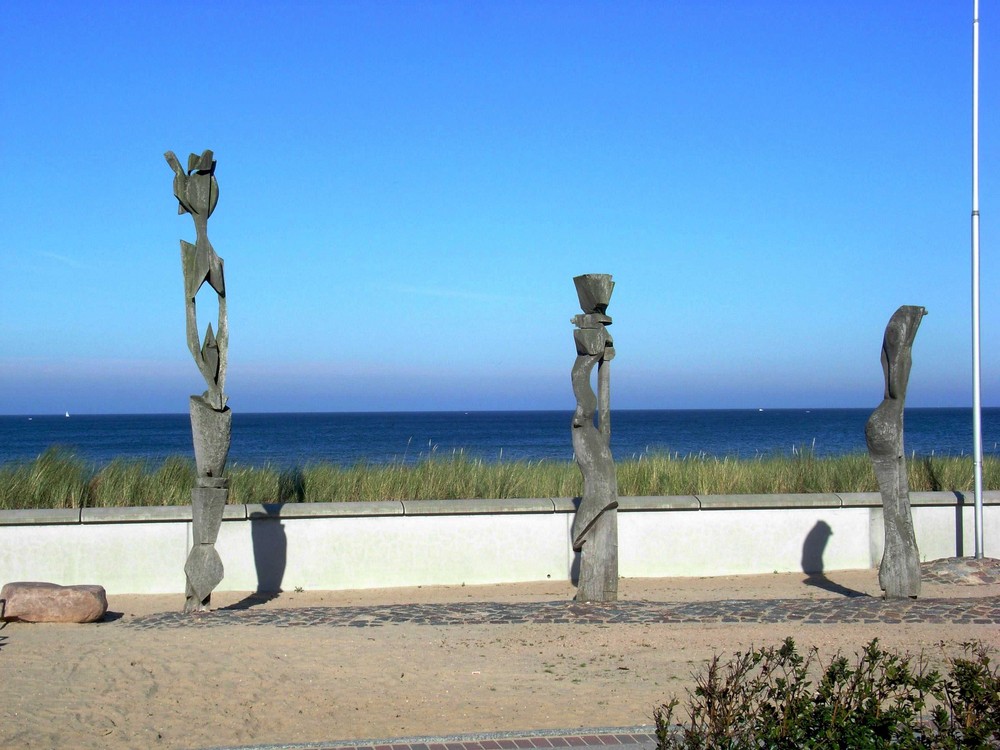 Die Wacht am Strand, mit Fahnenmast