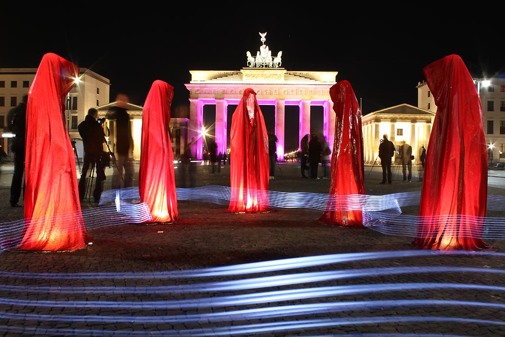 Die Wächter der Zeit von Manfred Kielnhofer Festival of Lights Berlin