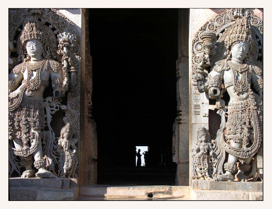 Die Waechter eines der vier Tore des Halebeid Tempels