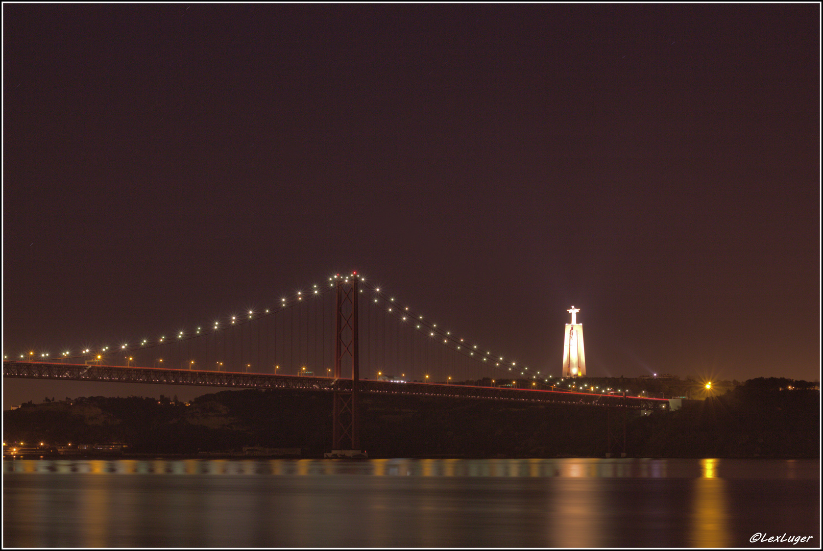 Die Wahrzeichen der Stadt #Lissabon sind die #Cristo_Rei_Statue und die #Ponte_25_de_Abril