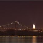 Die Wahrzeichen der Stadt #Lissabon sind die #Cristo_Rei_Statue und die #Ponte_25_de_Abril