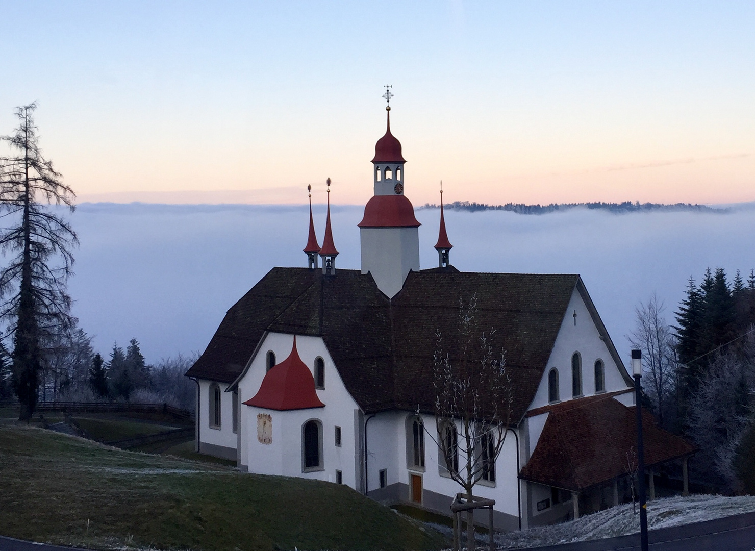 Die Wallfahrtskirche Hergiswald ...