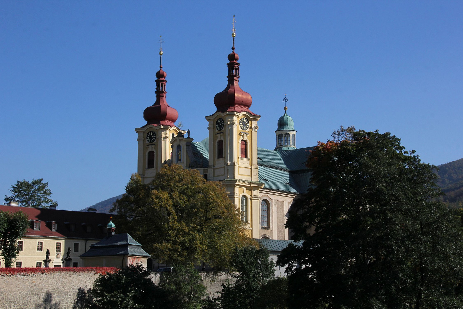 Die Wallfahrtskirche Maria Heimsuchung in Hejnice (Haindorf)...