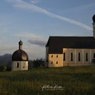 Die Wallfahrtskirche Wilparting in Abendstimung