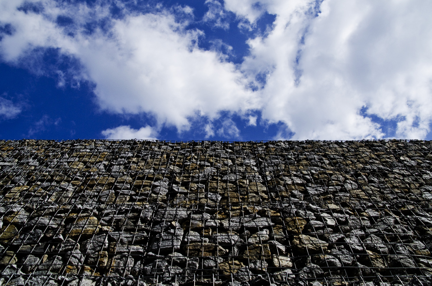 Die Wand I Foto & Bild abstraktes, strukturen, architektur Bilder auf