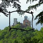 Die Wartburg im Naturholzrahmen