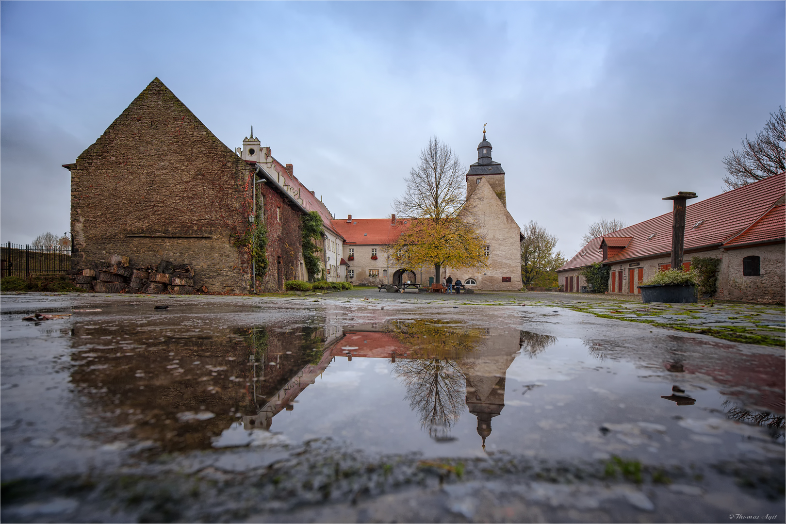 Die Wasser-Burg...