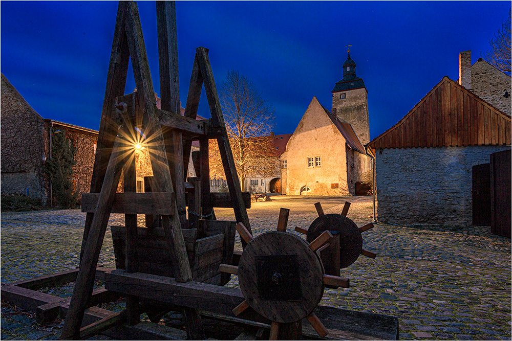 Die Wasserburg in Egeln mit Werkzeug