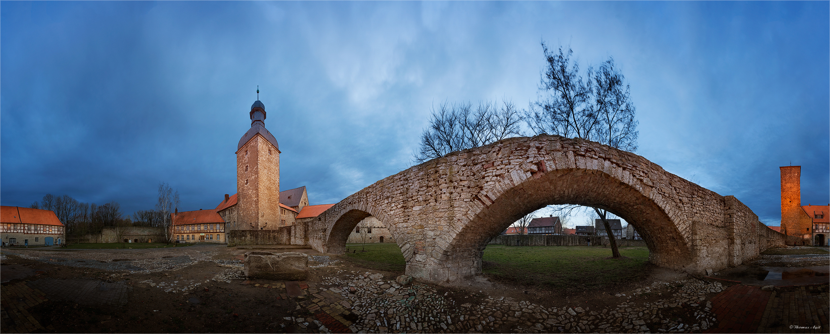 Die Wasserburg Zilly... rundum