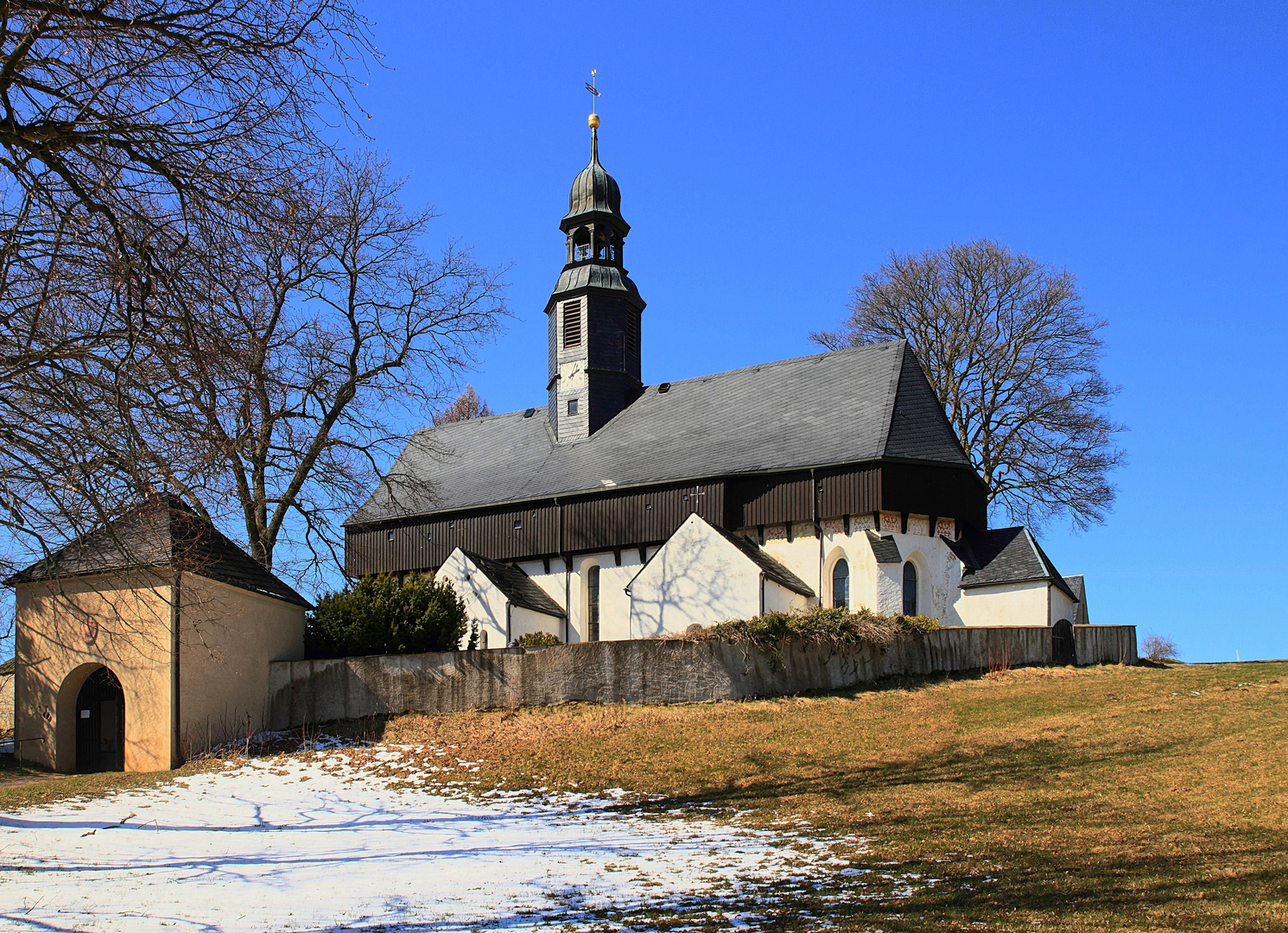 ...die Wehrkirche in Dörnthal...