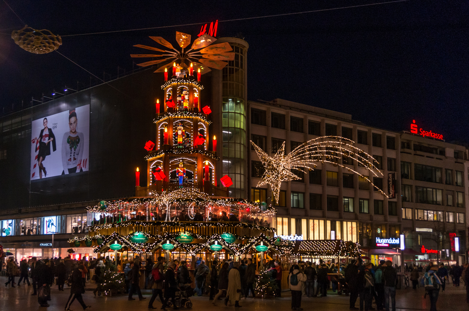 die Weihnachtspyramide steht noch - Hannover