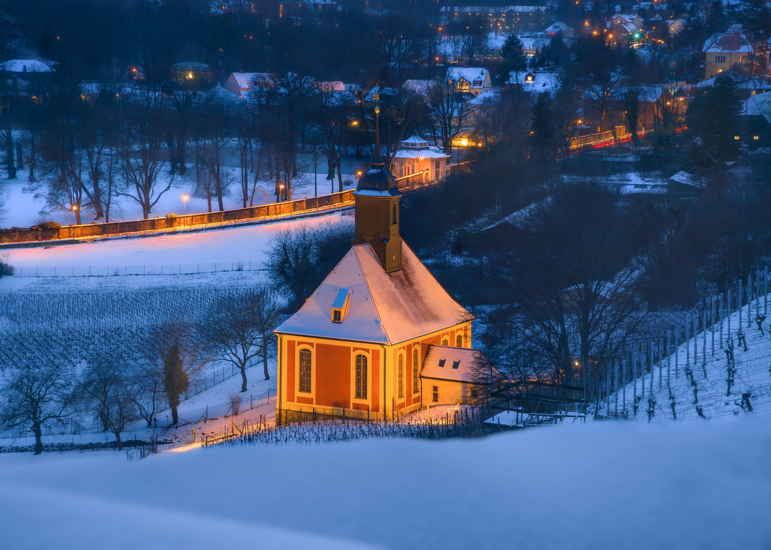 Die Weinbergkirche in Pillnitz im Schnee 2021.