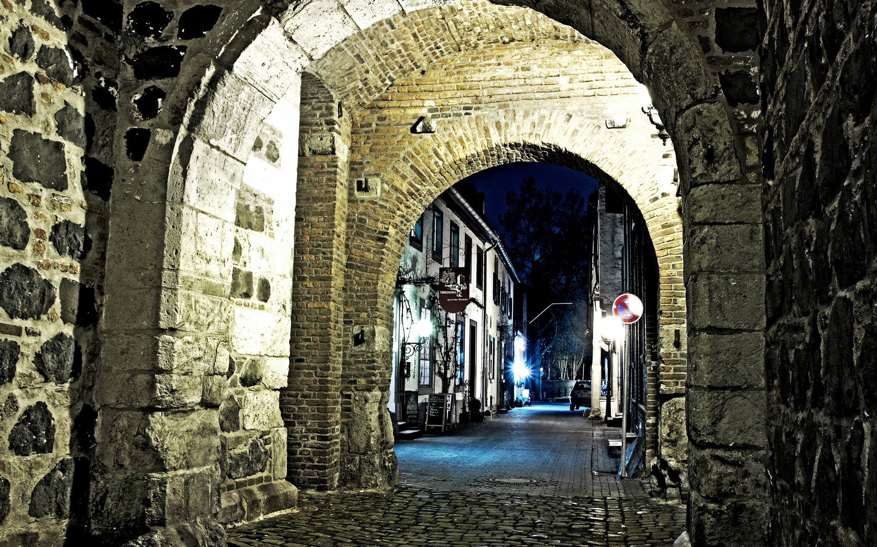 Die Weinkneipen hinter der alten Stadtmauer, Zons - Rhein-Kreis Neuss