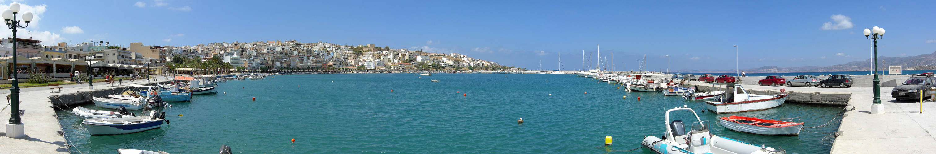 Die weiße Stadt Sitia auf der Insel Kreta