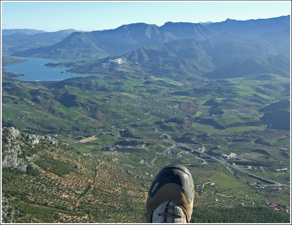 Die weißen Dörfer Andalusiens: Zahara (im Hintergrund)