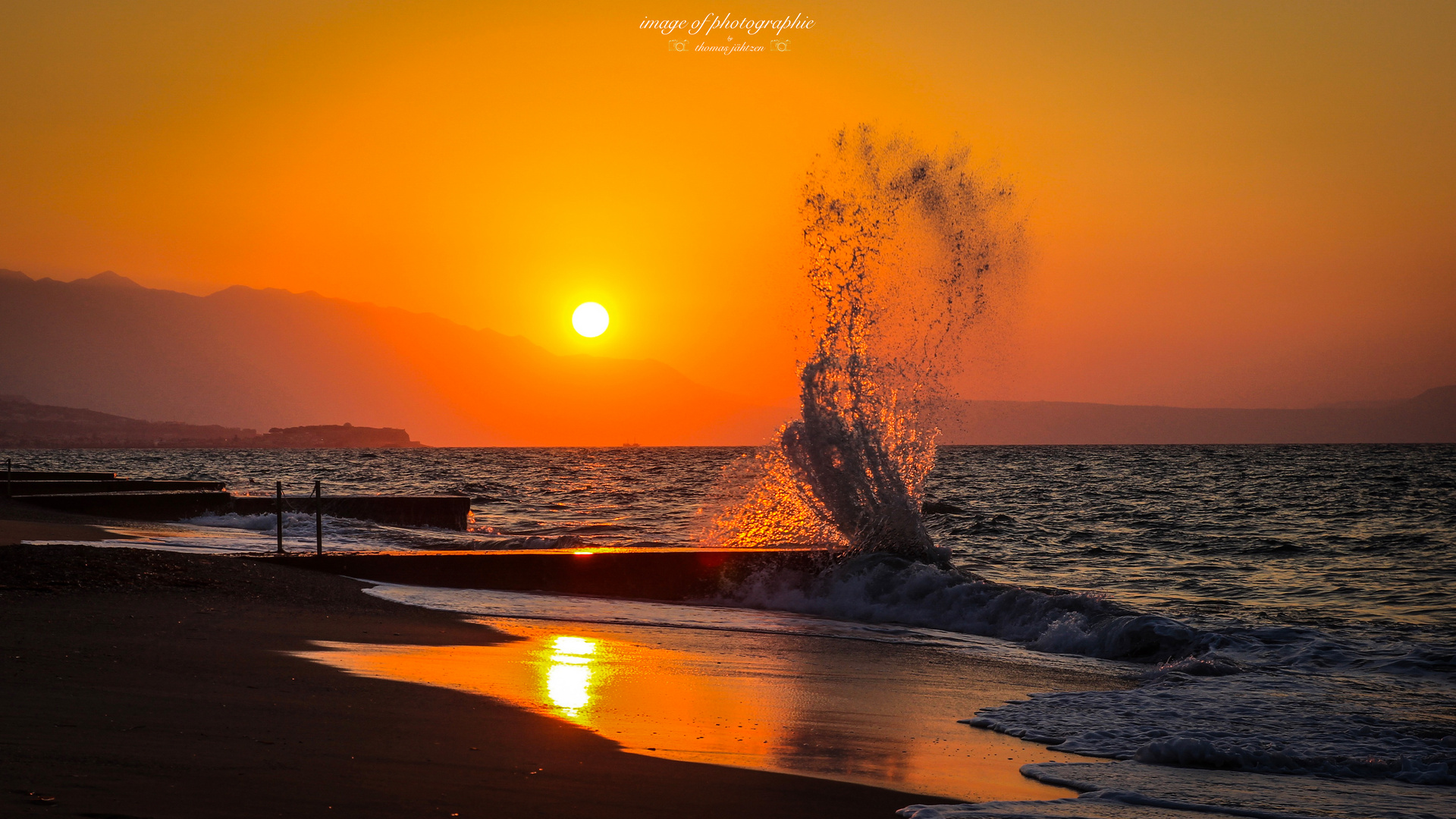 Die Welle beim Sonnenuntergang Foto & Bild | landschaft, meer & strand