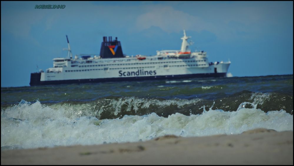 DIE WELLE KOMMT,DIE FÄHRE FÄHRT