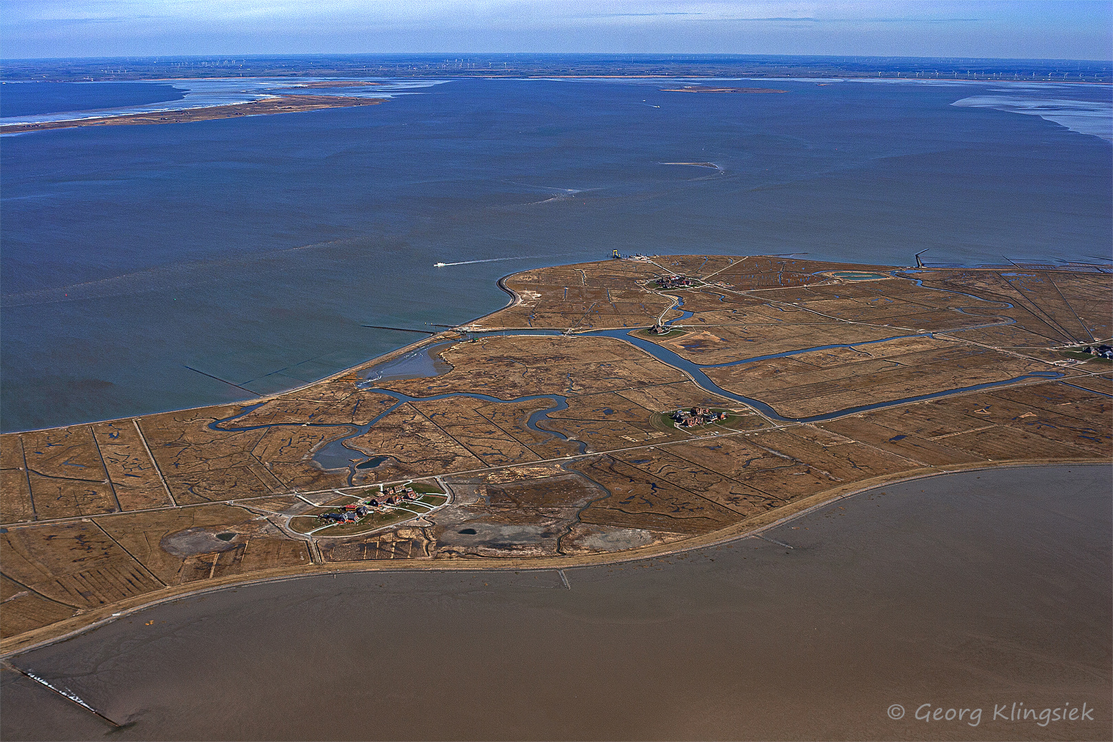 Die Welt von oben: Wir erreichen die Hallig Hooge