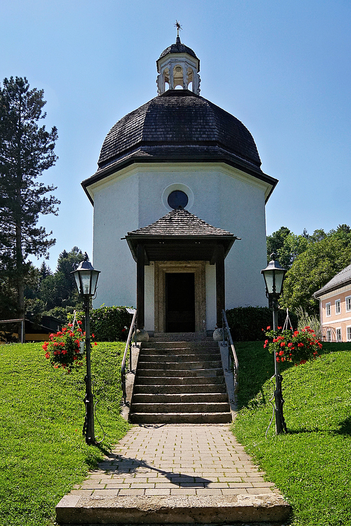 Die weltbekannte Kapelle  Stille  Nacht  -Heilige  Nacht