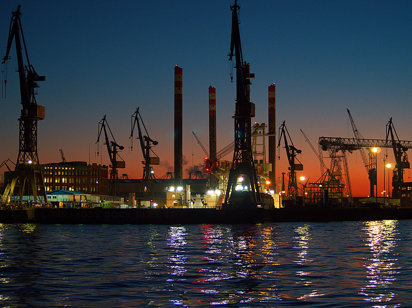 Die Werft am Abend (Blohm+Voss, Hamburg, Januar 2017)