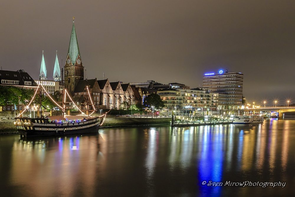 Die Weser in Bremen bei Nacht