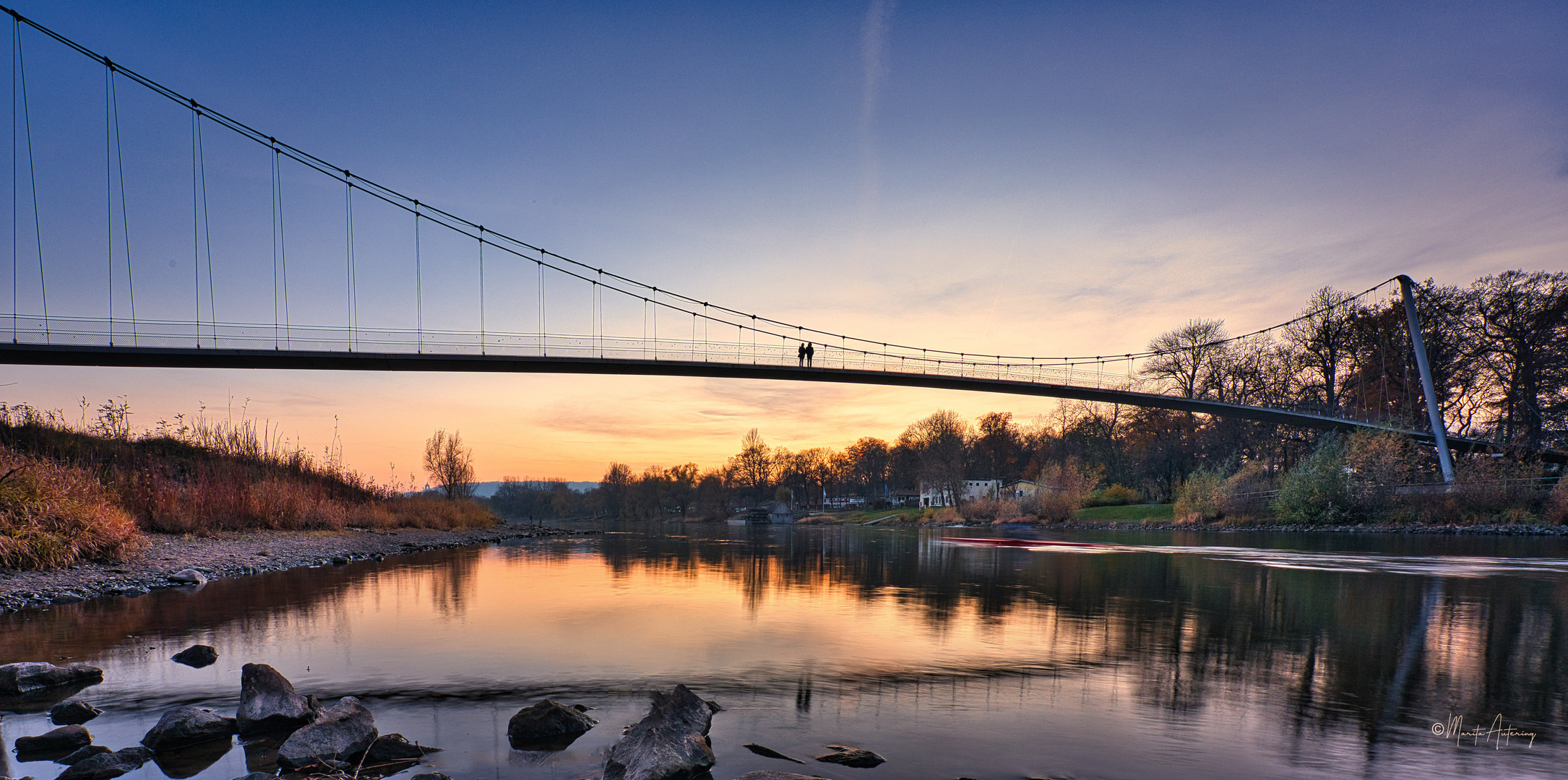 Die Weser in Minden mit der Glacisbrücke 