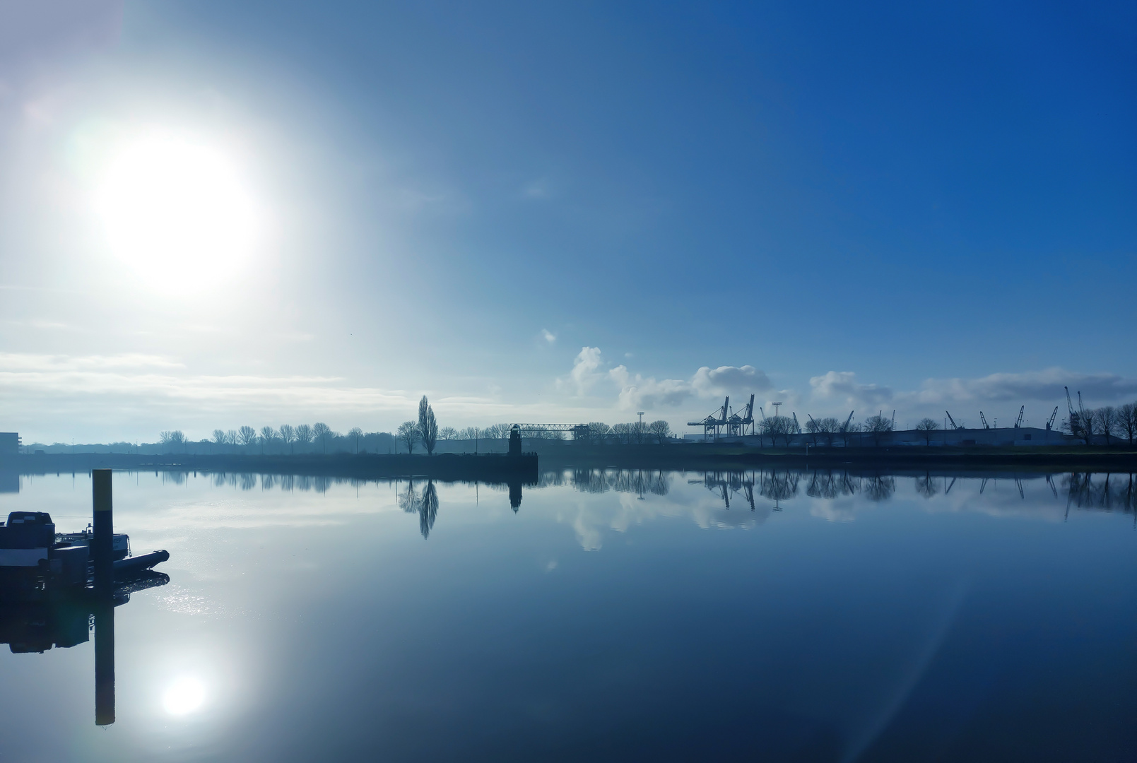 Die Weser mit der Einfahrt zum Getreidehafen, Bremen