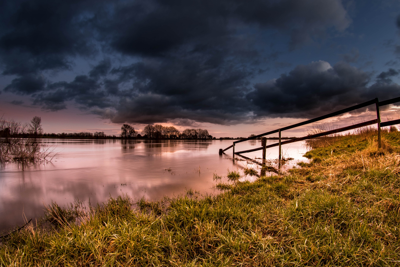 Die Weser tritt wieder über die Ufer