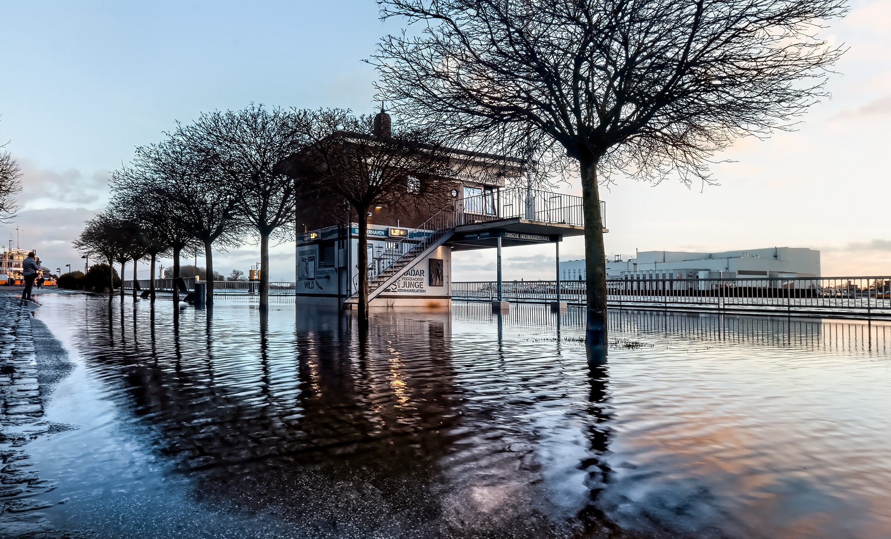 Die Weser wird verbreitert.