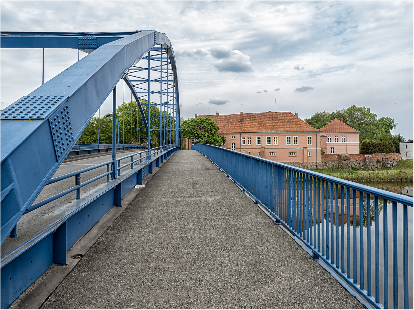 Die Weserbrücke.....