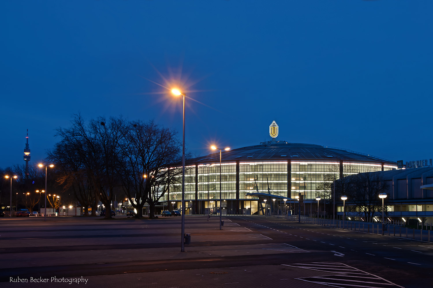 Die Westfalenhalle zur blauen Stunde