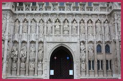 Die Westfassade der Kathedrale von Exeter