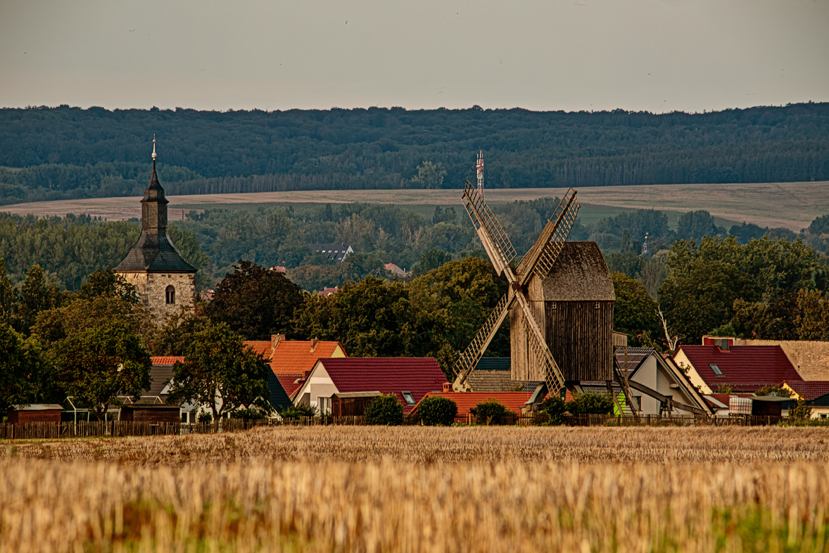 Die westlich von Wulferstedt stehende Windmühle...