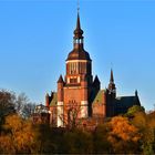 Die Westseite der St.Marienkirche zu Stralsund im Schein der Abendsonne...