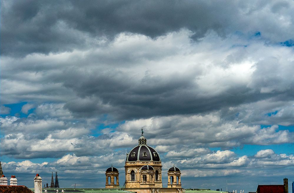 die wetterprognose für den 10.7.: wien: 20°c, bewölkt, zeitweise sonnig...