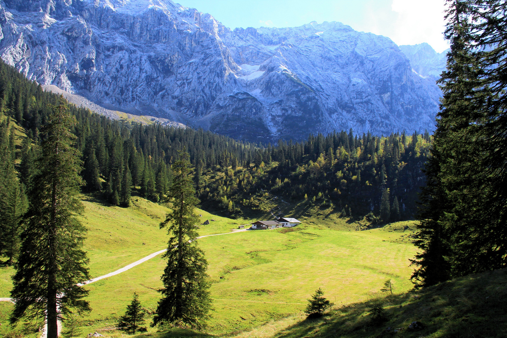 die Wettersteinalm auf dem Weg zum Schachen