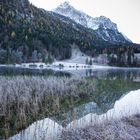 Die Wettersteinspitze über dem Ferchensee